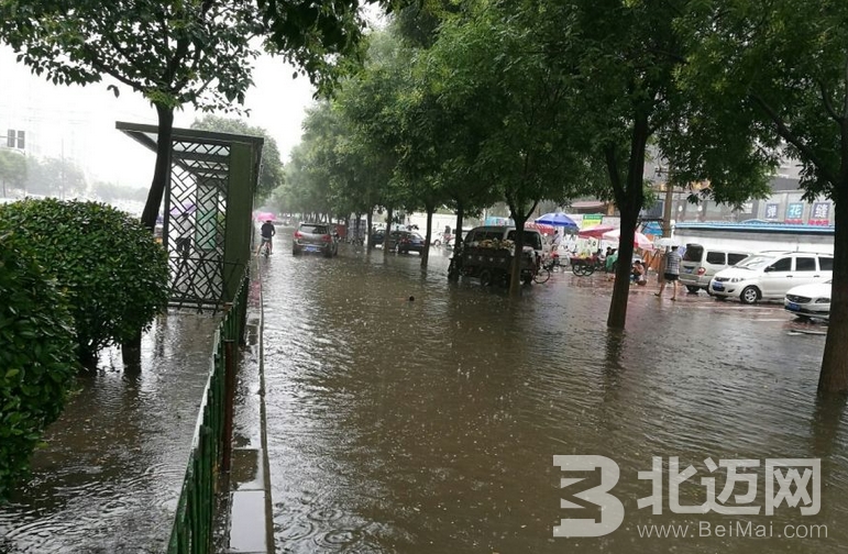 雨天怎么開車最安全，雨天開車注意事項